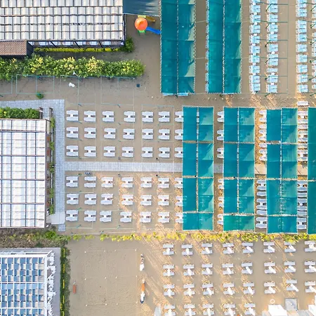 Breeze Hotel