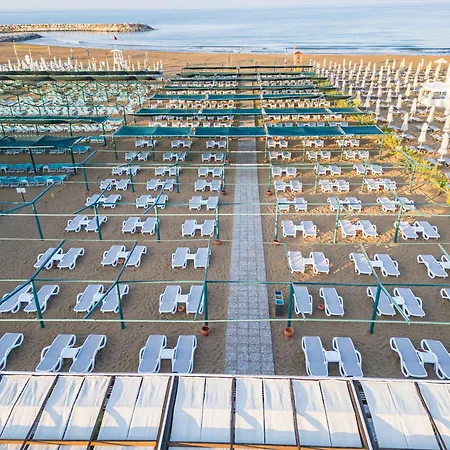 Breeze Hotel 5*