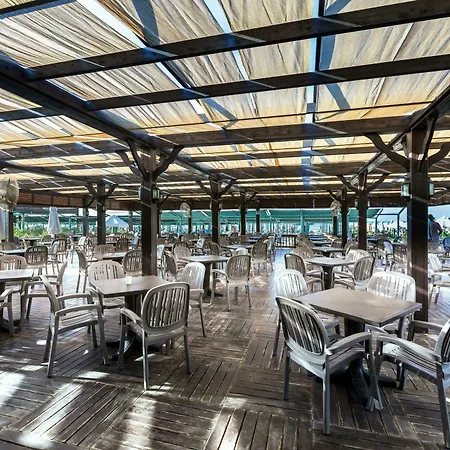 Breeze Hotel 5*