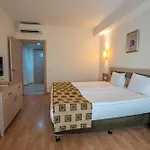 Breeze Hotel Side